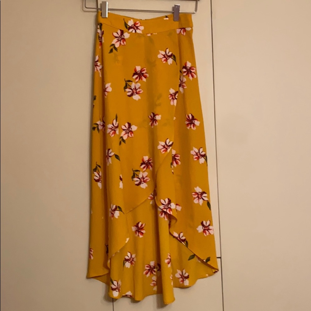 Soprano high low skirt